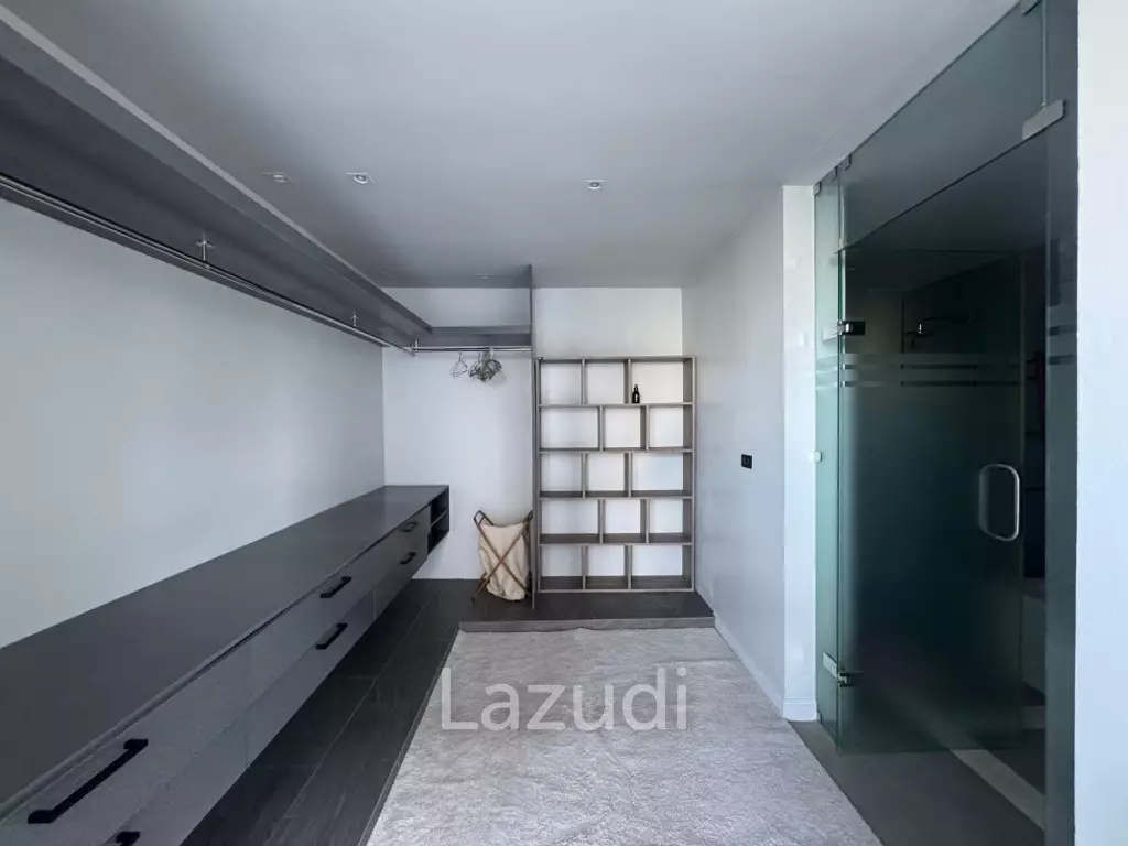 A Luxury 8-Bedroom Residence with Panoramic Sea Views in Bang Por