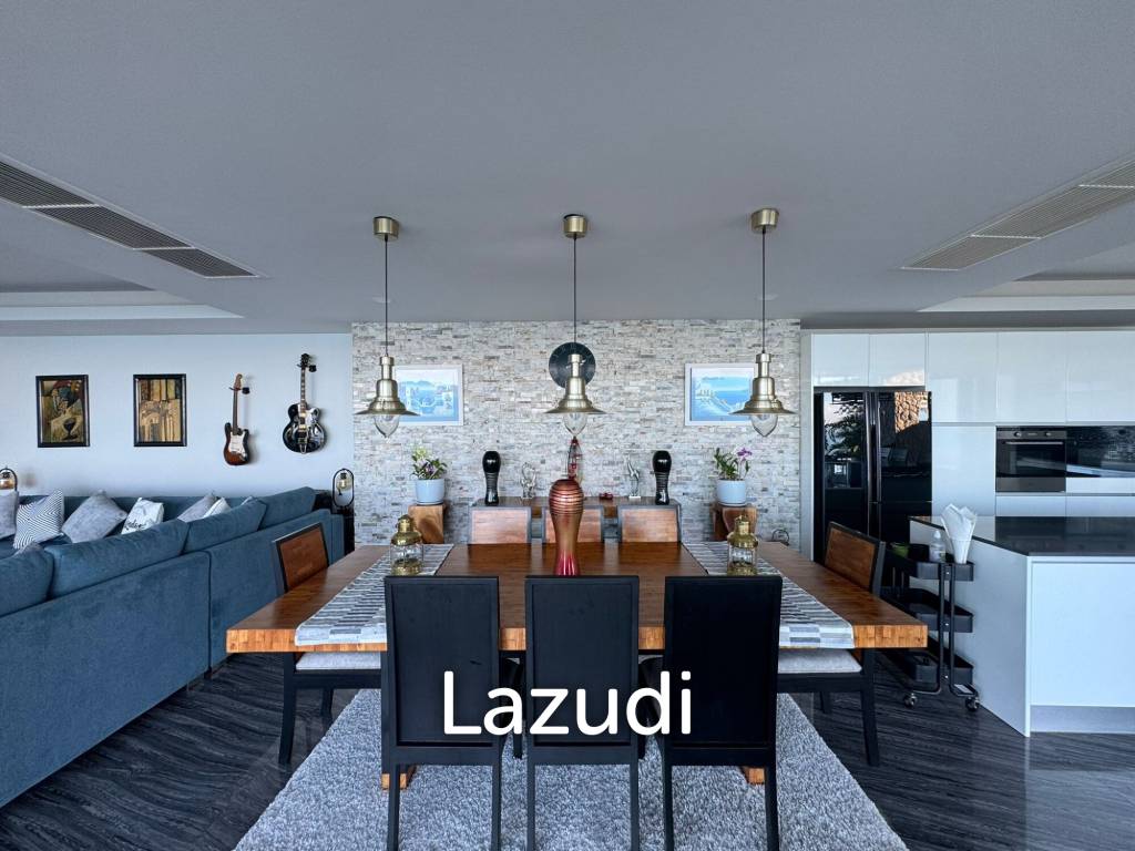 A Luxury 8-Bedroom Residence with Panoramic Sea Views in Bang Por