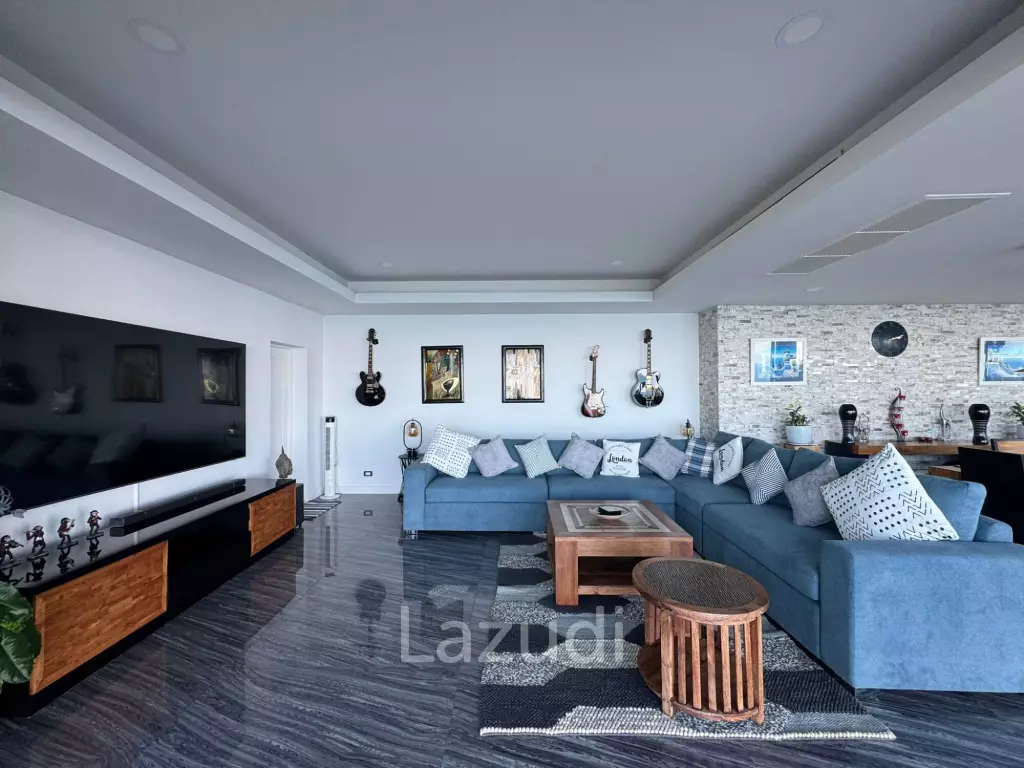 A Luxury 8-Bedroom Residence with Panoramic Sea Views in Bang Por