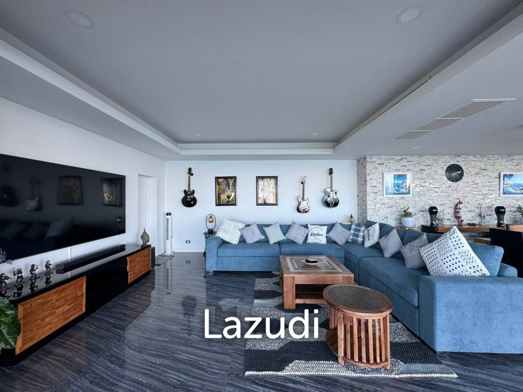 A Luxury 8-Bedroom Residence with Panoramic Sea Views in Bang Por