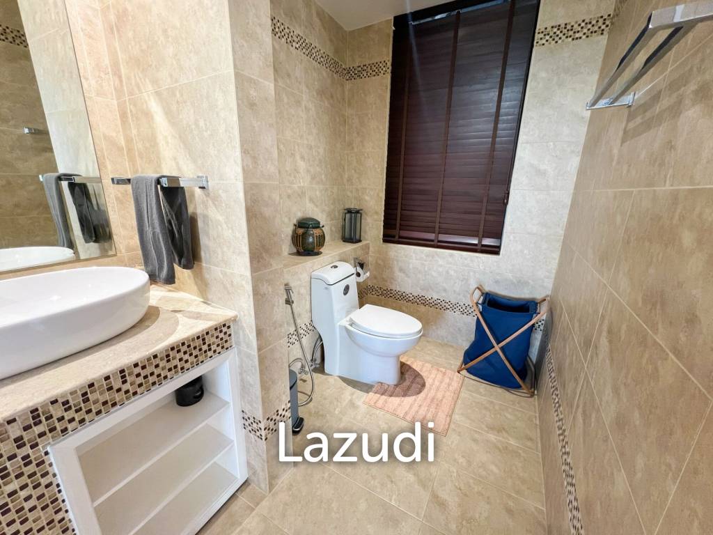 A Luxury 8-Bedroom Residence with Panoramic Sea Views in Bang Por