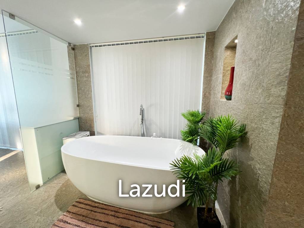 A Luxury 8-Bedroom Residence with Panoramic Sea Views in Bang Por