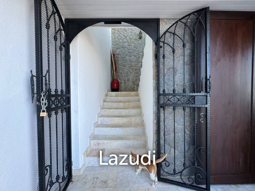 A Luxury 8-Bedroom Residence with Panoramic Sea Views in Bang Por