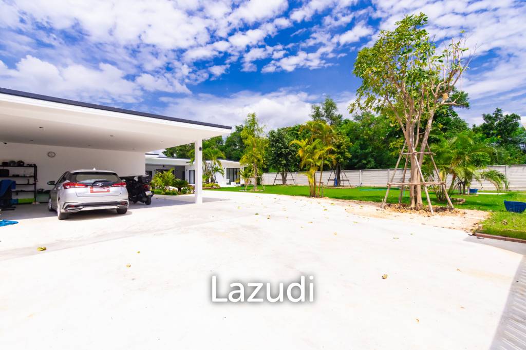 Luxurious Modern 4 Bed Pool Villa  in Hin Lek Fai