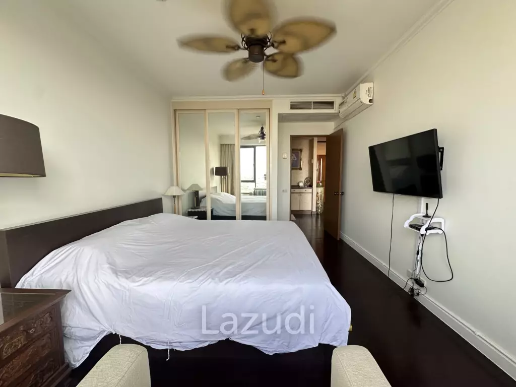 1 bed 1 bath 64 sqm. at Baan Chaopraya Condo