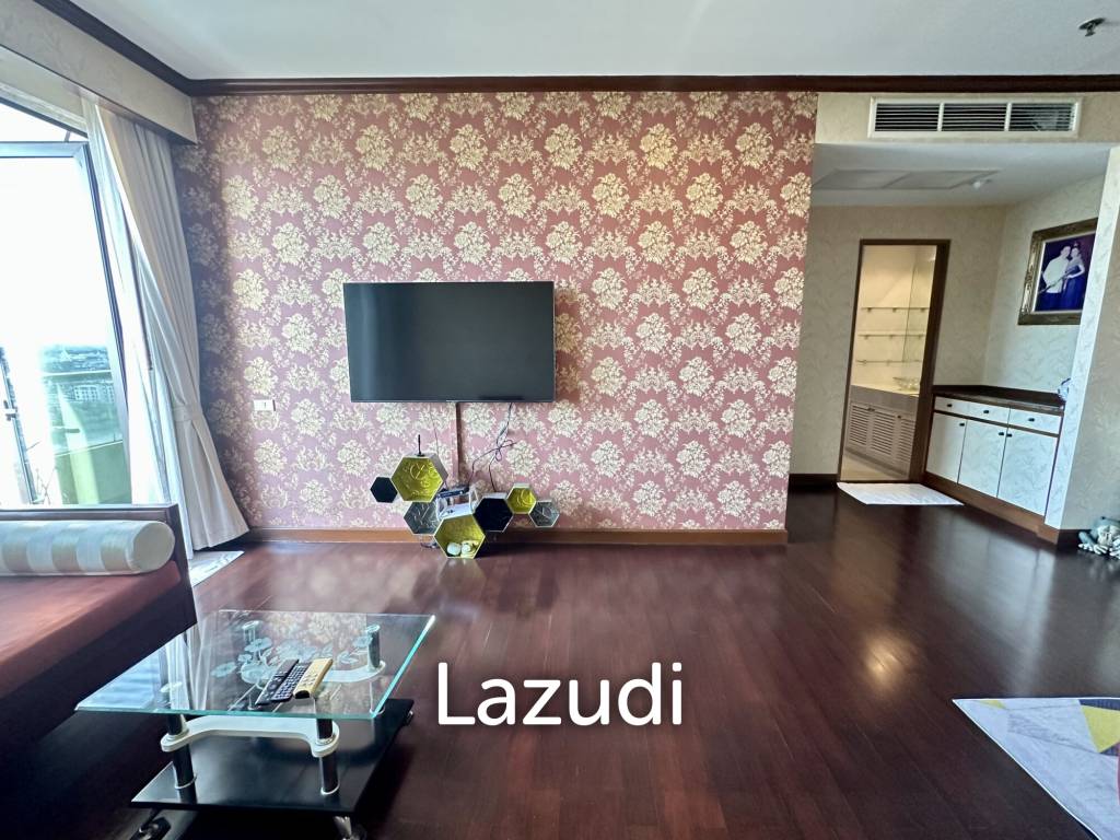 1 bed 1 bath 64 sqm. at Baan Chaopraya Condo