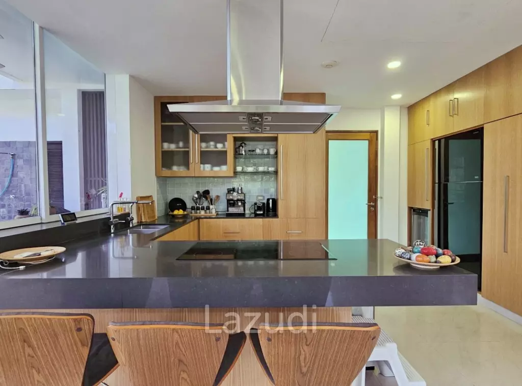 3-Bedroom Penthouse with Mountain View in Kamala