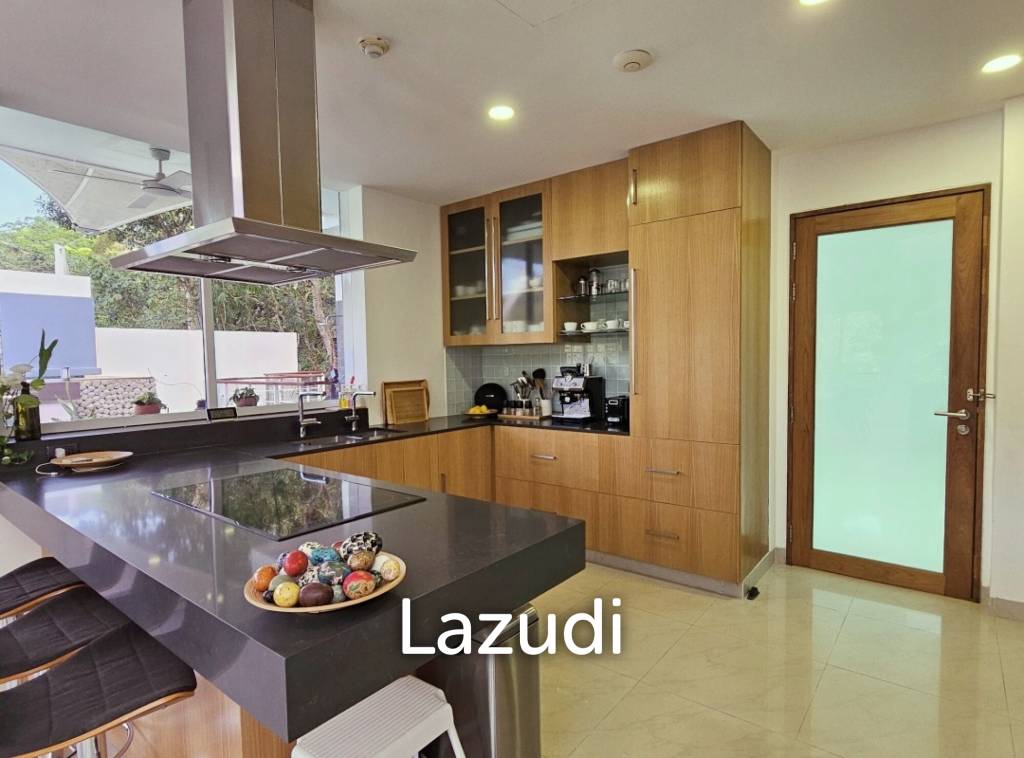 3-Bedroom Penthouse with Mountain View in Kamala