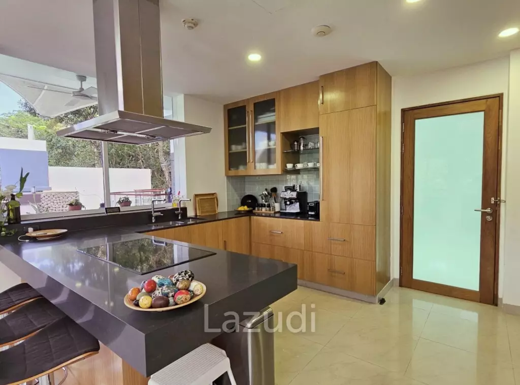 3-Bedroom Penthouse with Mountain View in Kamala