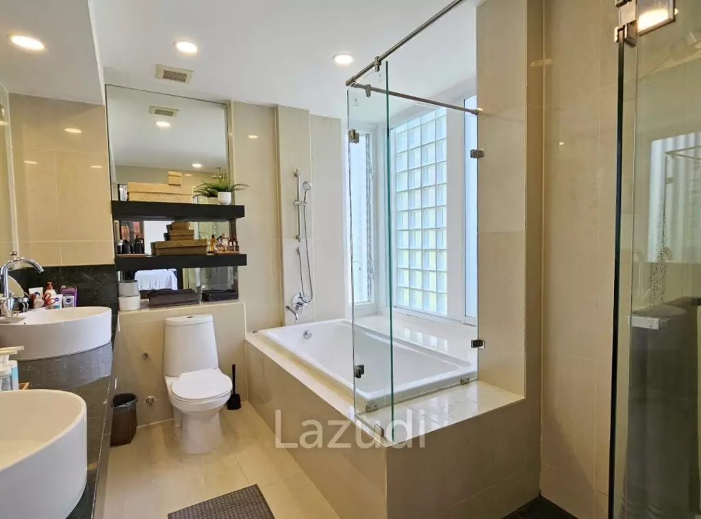 3-Bedroom Penthouse with Mountain View in Kamala