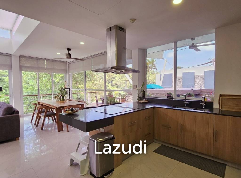 3-Bedroom Penthouse with Mountain View in Kamala