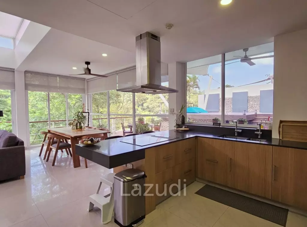 3-Bedroom Penthouse with Mountain View in Kamala