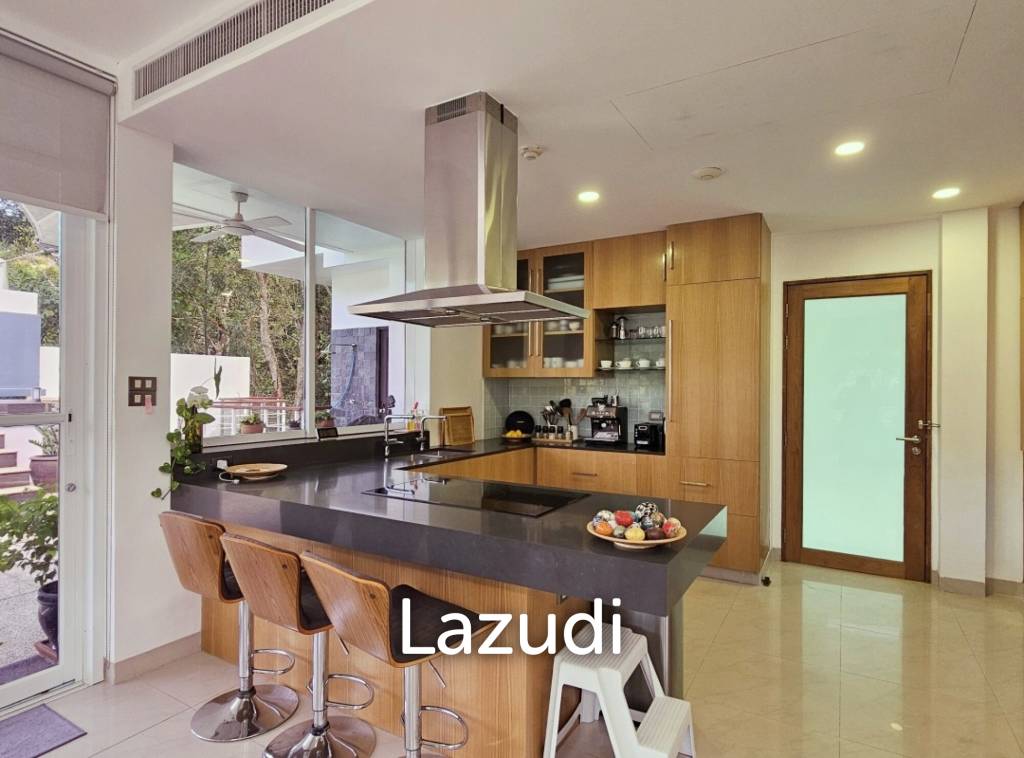 3-Bedroom Penthouse with Mountain View in Kamala