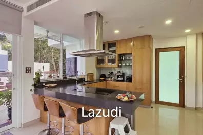 3-Bedroom Penthouse with Mountain View in Kamala