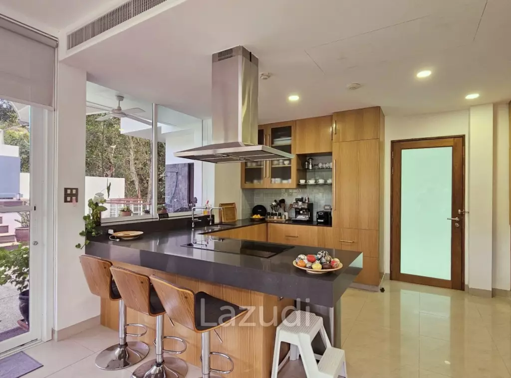 3-Bedroom Penthouse with Mountain View in Kamala