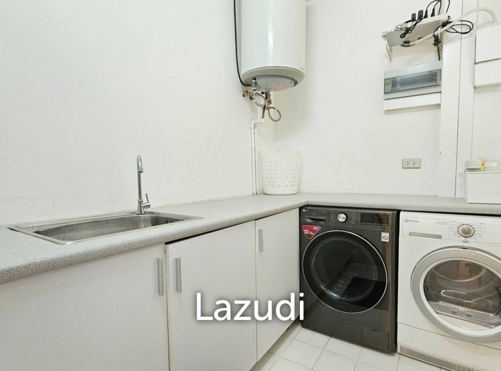 3-Bedroom Penthouse with Mountain View in Kamala