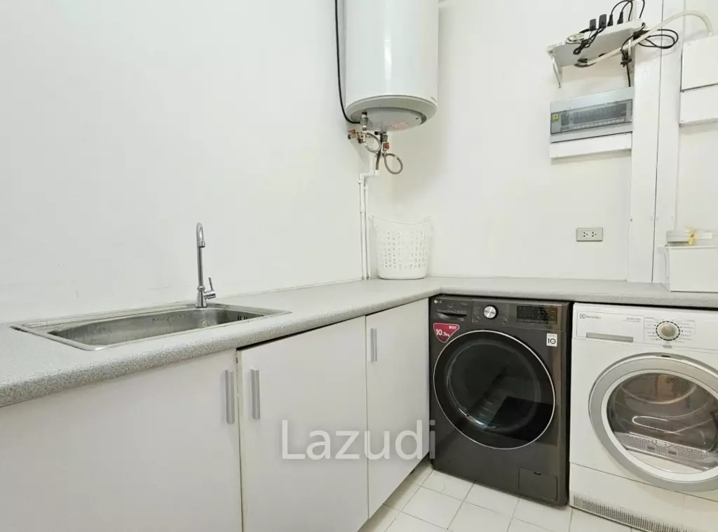 3-Bedroom Penthouse with Mountain View in Kamala