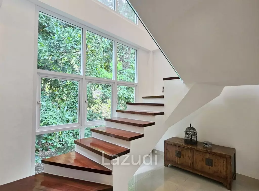 3-Bedroom Penthouse with Mountain View in Kamala