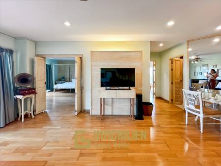 คอนโด 2 ห้องนอน ขนาด 115 ตร.ม. ที่ Blue Mountain พร้อมเฟอร์นิเจอร์ครบ