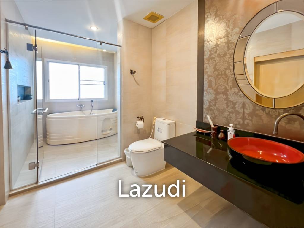 Blue Mountain : Spacious 2-Bedroom Condo with Scenic Views in Hua Hin
