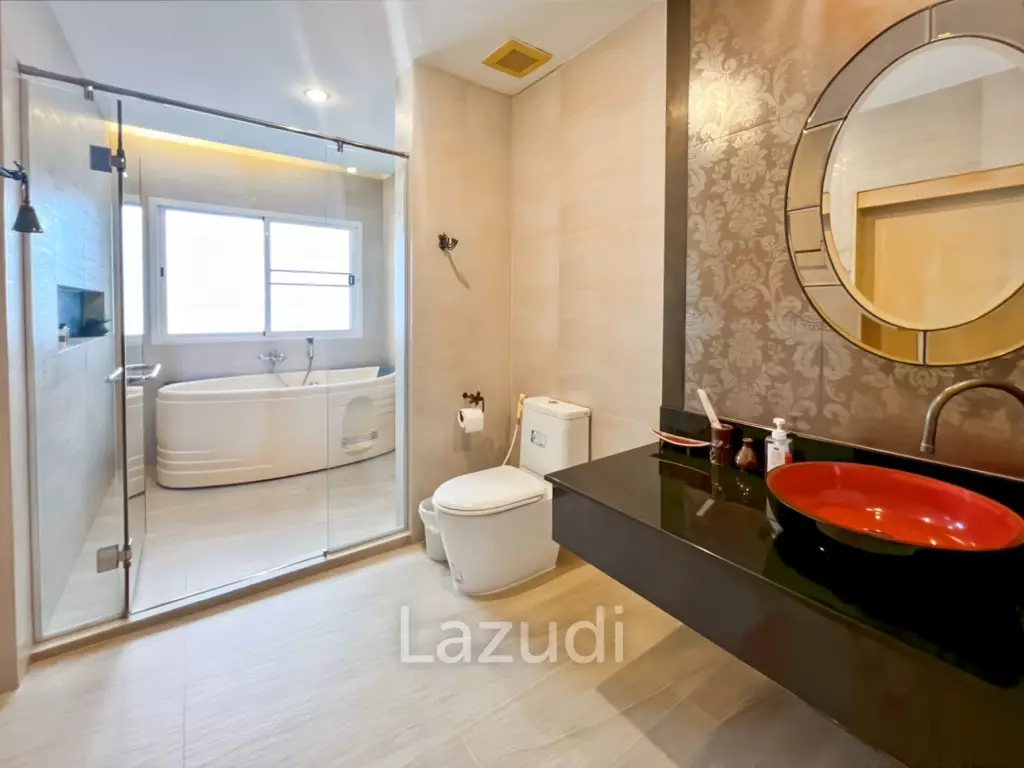 Blue Mountain : Spacious 2-Bedroom Condo with Scenic Views in Hua Hin