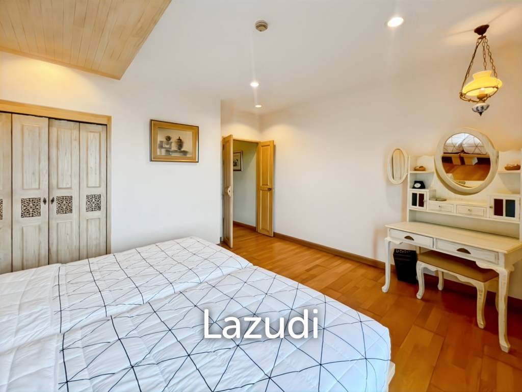 Blue Mountain : Spacious 2-Bedroom Condo with Scenic Views in Hua Hin
