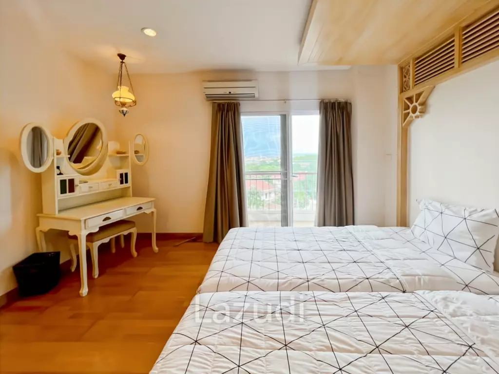 Blue Mountain : Spacious 2-Bedroom Condo with Scenic Views in Hua Hin