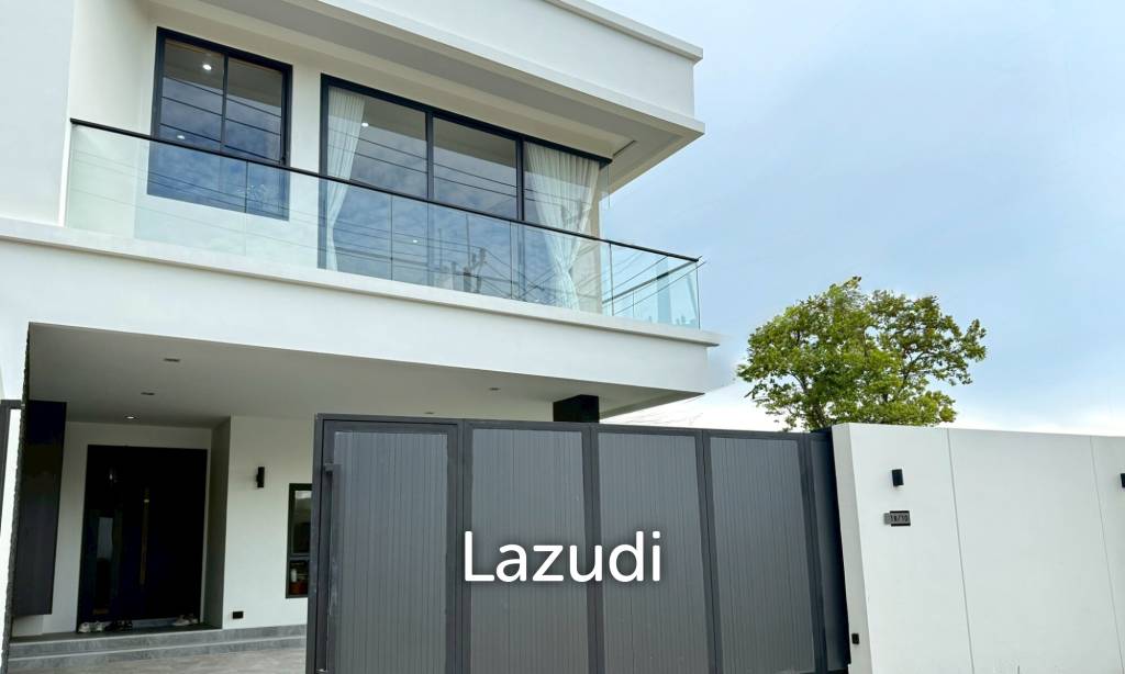 4 Bedrooms 6 Bathrooms 375 SQ.M. Luxury Vista Villa Pattaya