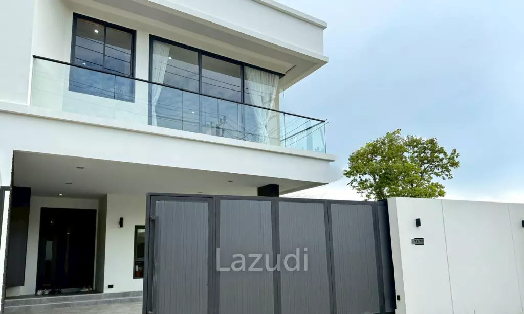 4 Bedrooms 6 Bathrooms 375 SQ.M. Luxury Vista Villa Pattaya