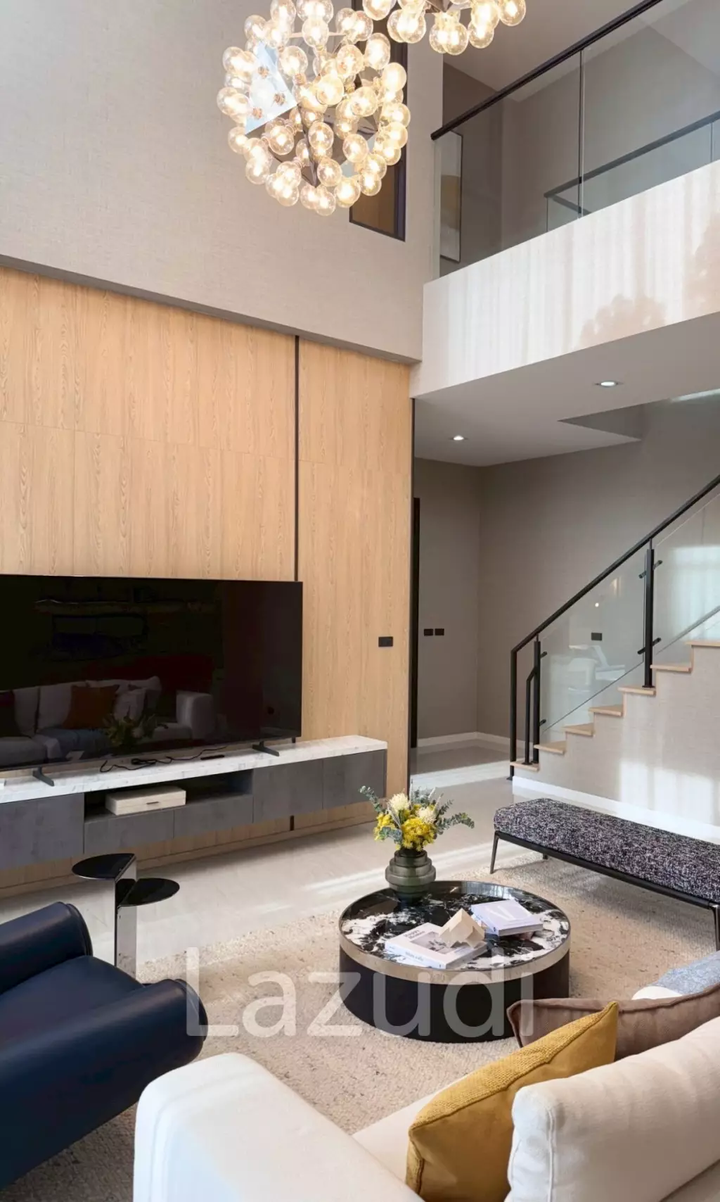4 Bedrooms 6 Bathrooms 375 SQ.M. Luxury Vista Villa Pattaya