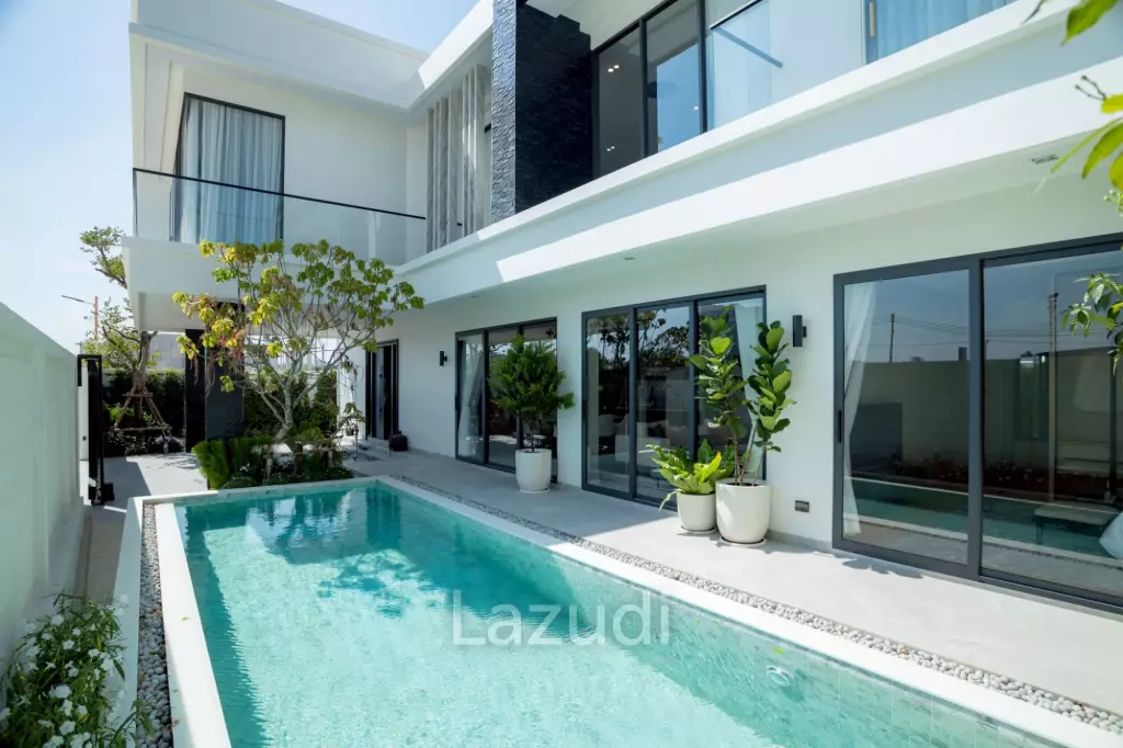 4 Bedrooms 6 Bathrooms 425 SQ.M. Luxury Vista Villa Pattaya