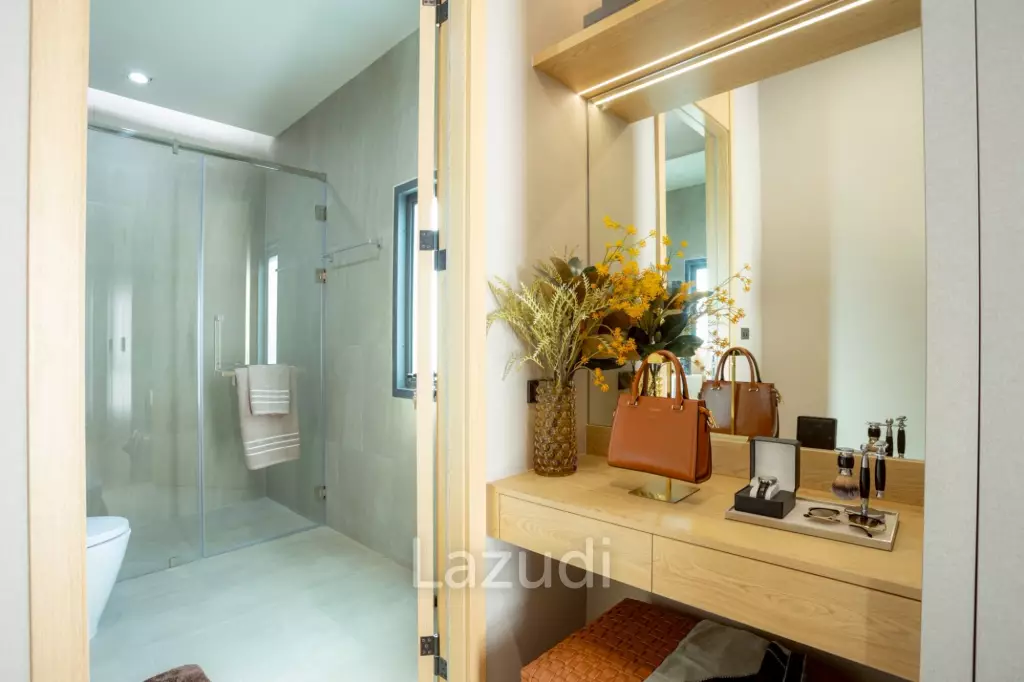 4 Bedrooms 6 Bathrooms 425 SQ.M. Luxury Vista Villa Pattaya