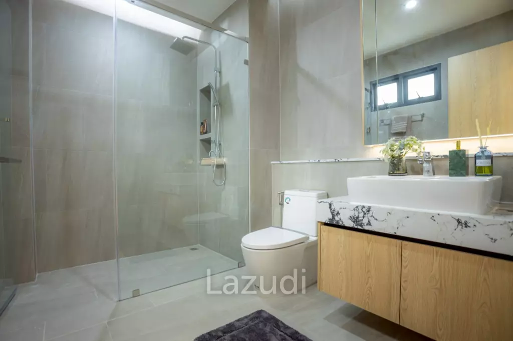 4 Bedrooms 6 Bathrooms 425 SQ.M. Luxury Vista Villa Pattaya