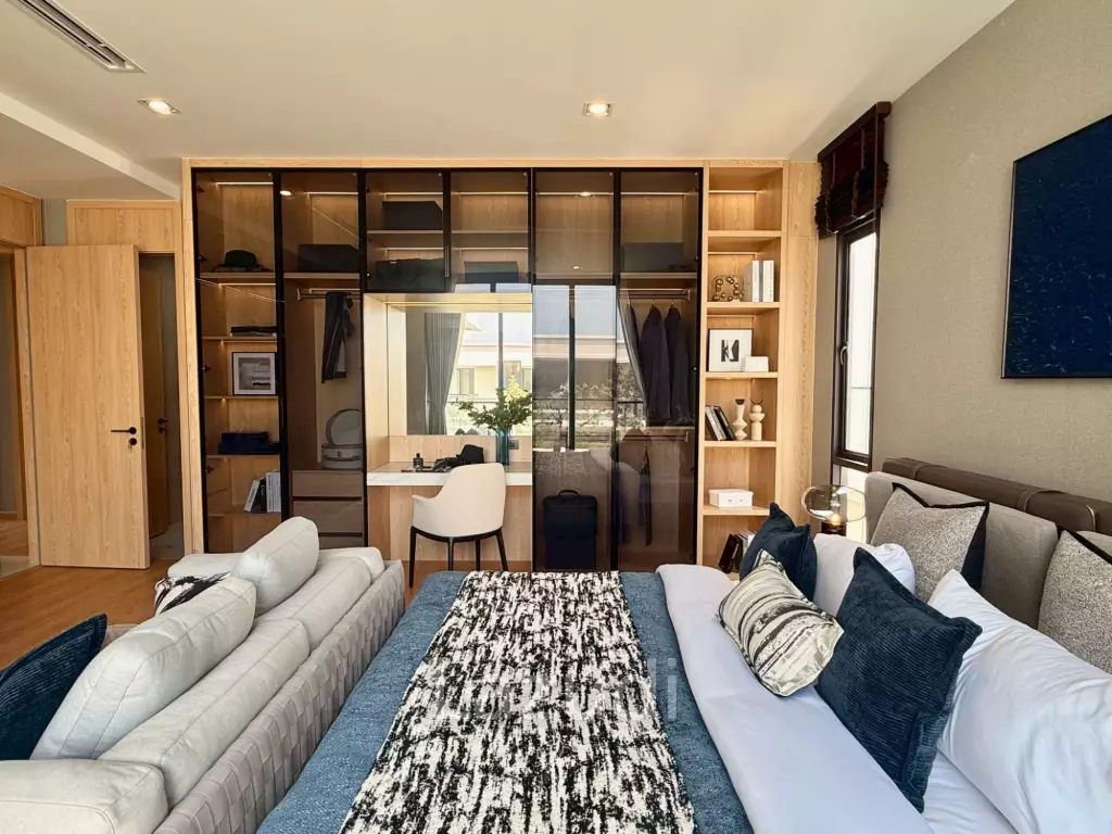 4 Bedrooms 6 Bathrooms 402 SQ.M. Luxury Vista Villa Pattaya