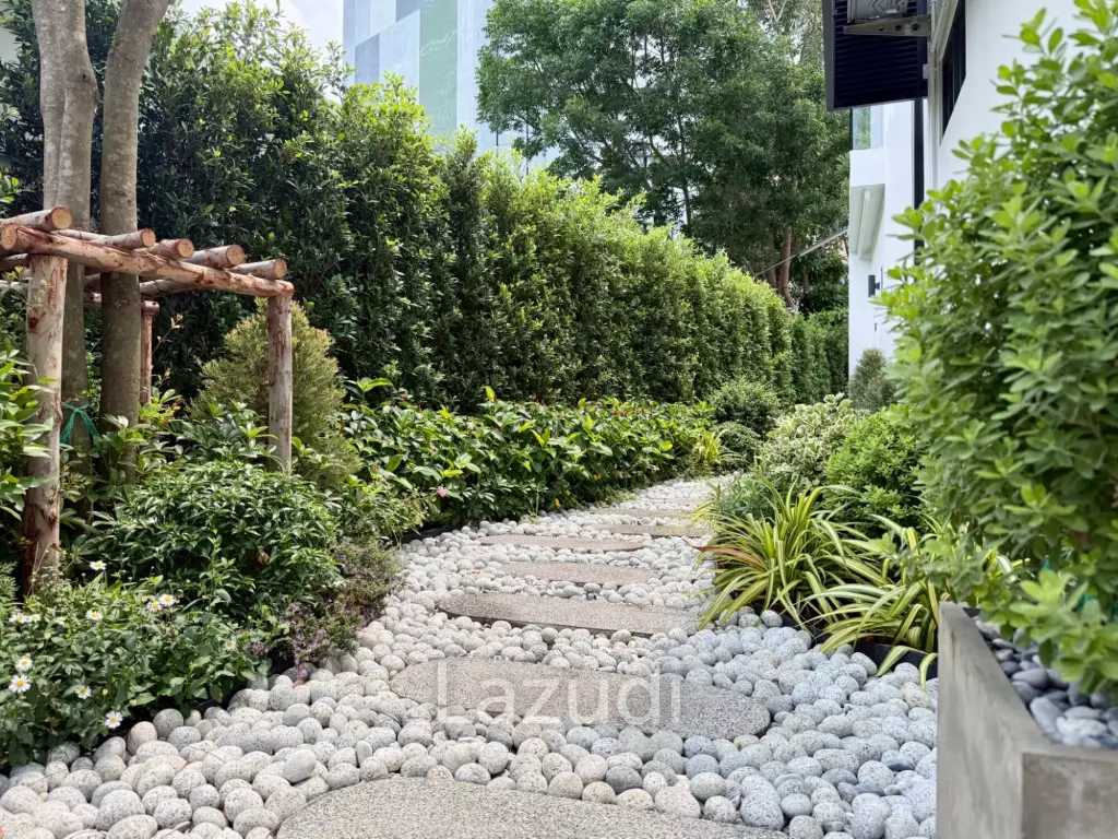 4 Bedrooms 6 Bathrooms 402 SQ.M. Luxury Vista Villa Pattaya