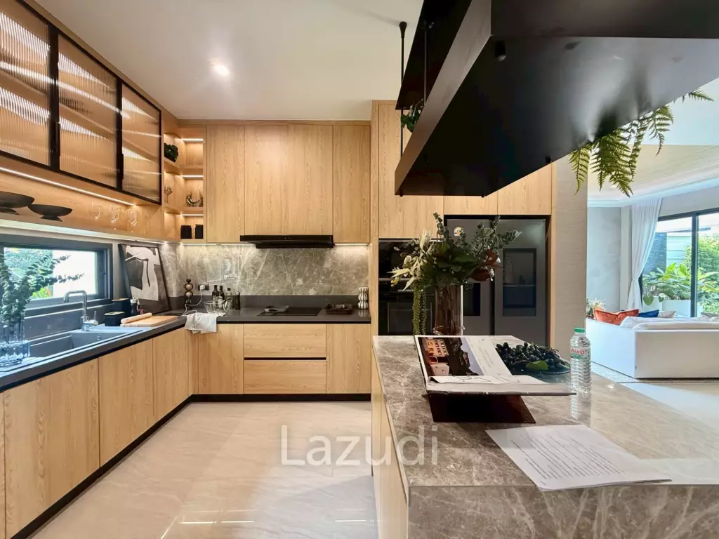 4 Bedrooms 6 Bathrooms 402 SQ.M. Luxury Vista Villa Pattaya