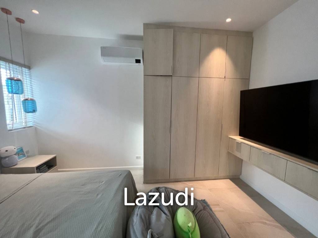 VINEYARDS : Luxury Fully renovated 4 bed pool villa close to town