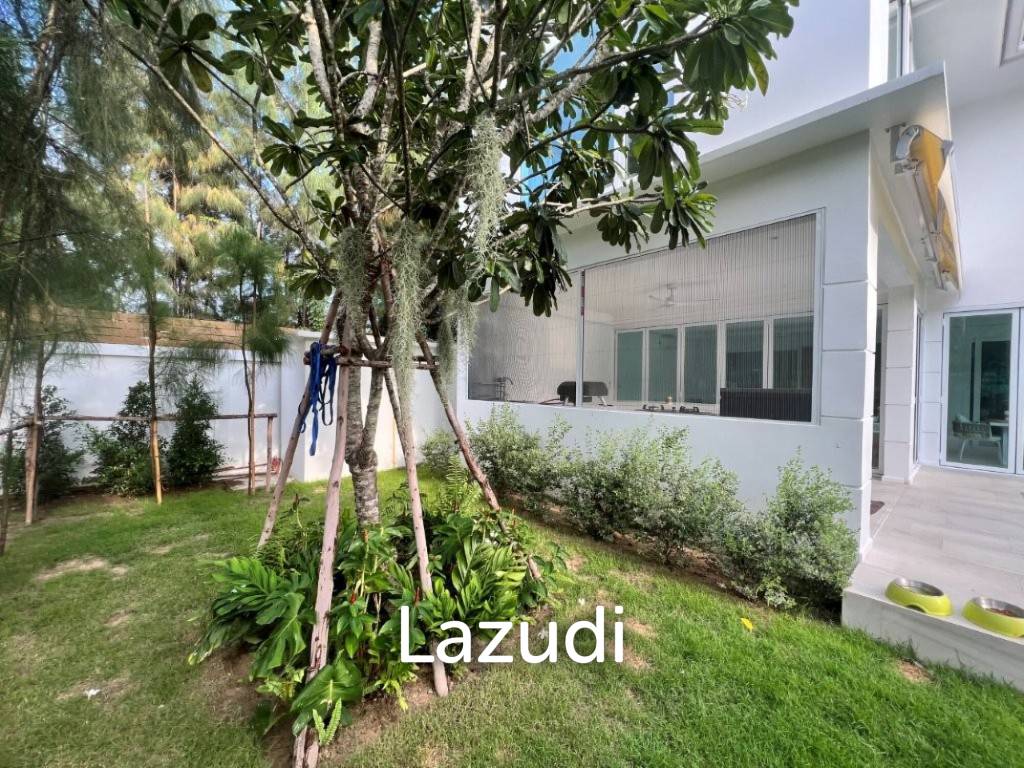 VINEYARDS : Luxury Fully renovated 4 bed pool villa close to town