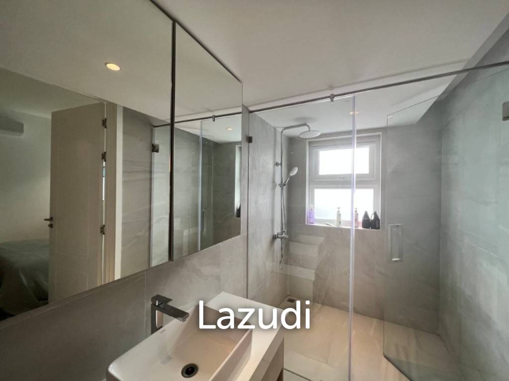 VINEYARDS : Luxury Fully renovated 4 bed pool villa close to town