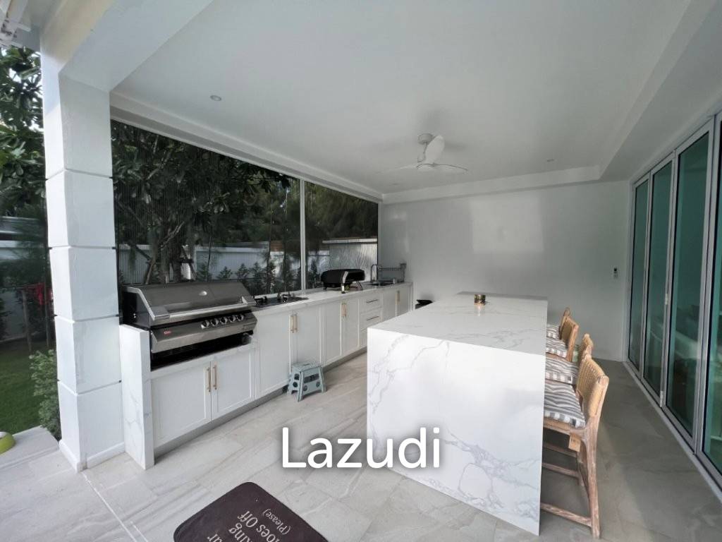 VINEYARDS : Luxury Fully renovated 4 bed pool villa close to town