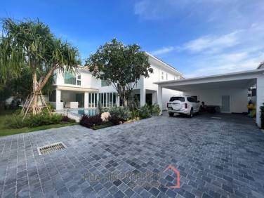VINEYARDS : Luxury Fully renovated 4 bed pool villa close to town