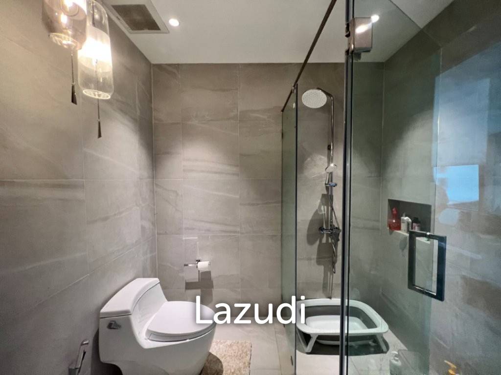 VINEYARDS : Luxury Fully renovated 4 bed pool villa close to town