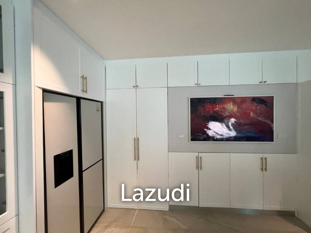 VINEYARDS : Luxury Fully renovated 4 bed pool villa close to town