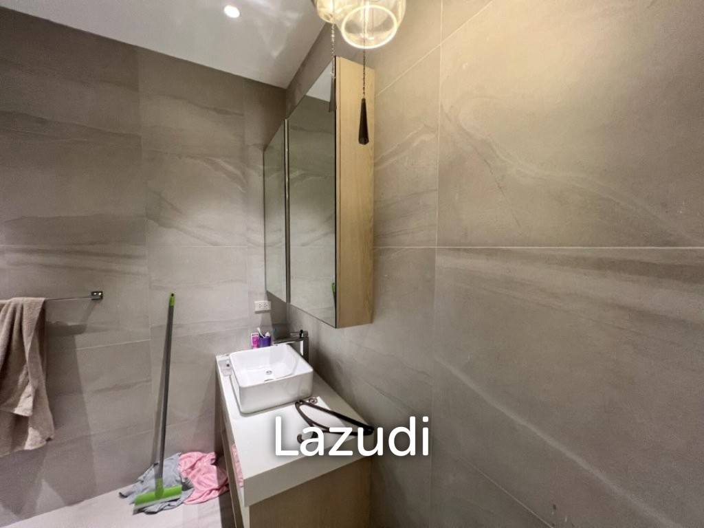 VINEYARDS : Luxury Fully renovated 4 bed pool villa close to town