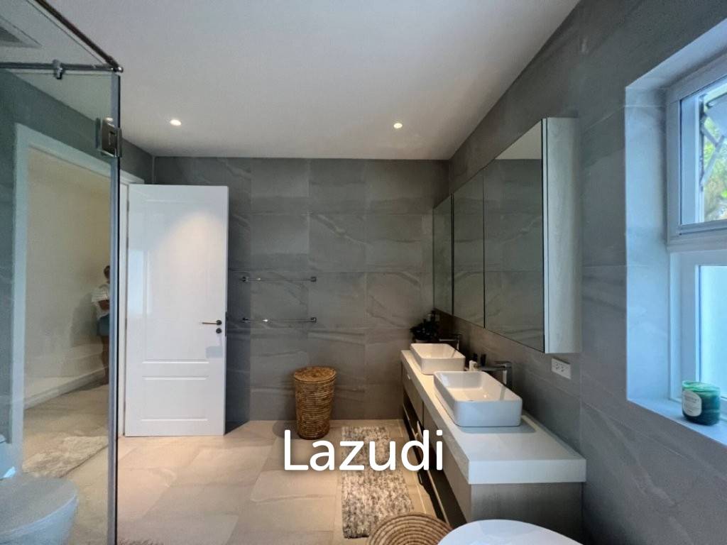 VINEYARDS : Luxury Fully renovated 4 bed pool villa close to town