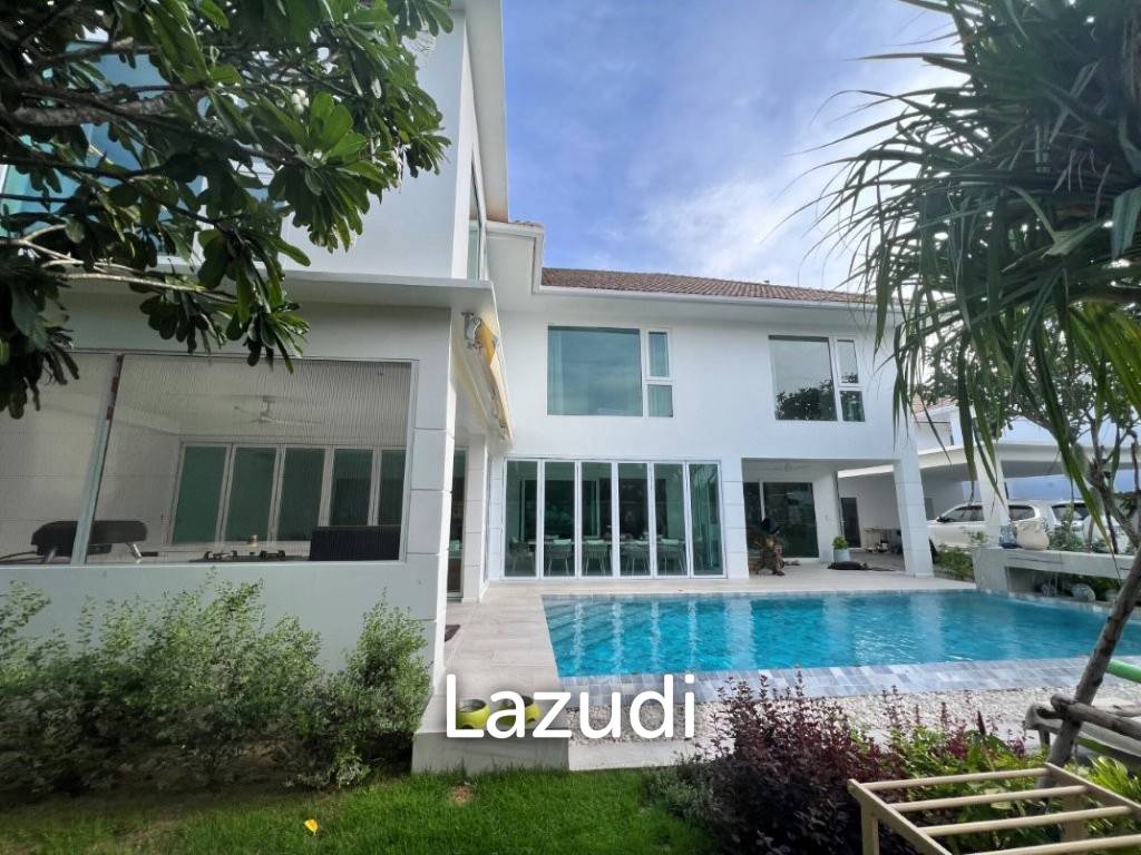 VINEYARDS : Luxury Fully renovated 4 bed pool villa close to town