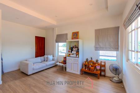 PERFECT HOME AND PET HOTEL : BUSINESS WITH MOUNTAIN VIEWS