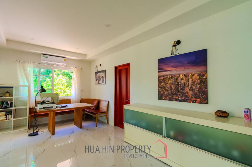 PERFECT HOME AND PET HOTEL : BUSINESS WITH MOUNTAIN VIEWS