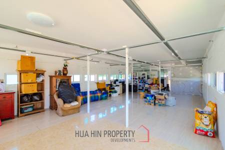 PERFECT HOME AND PET HOTEL : BUSINESS WITH MOUNTAIN VIEWS