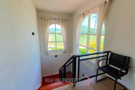 PERFECT HOME AND PET HOTEL : BUSINESS WITH MOUNTAIN VIEWS